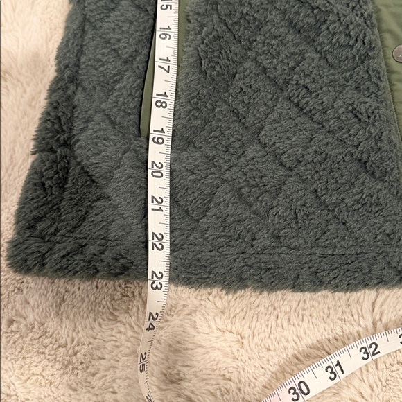 New, without tags ladies green Marmot jacket. - Picture 10 of 11